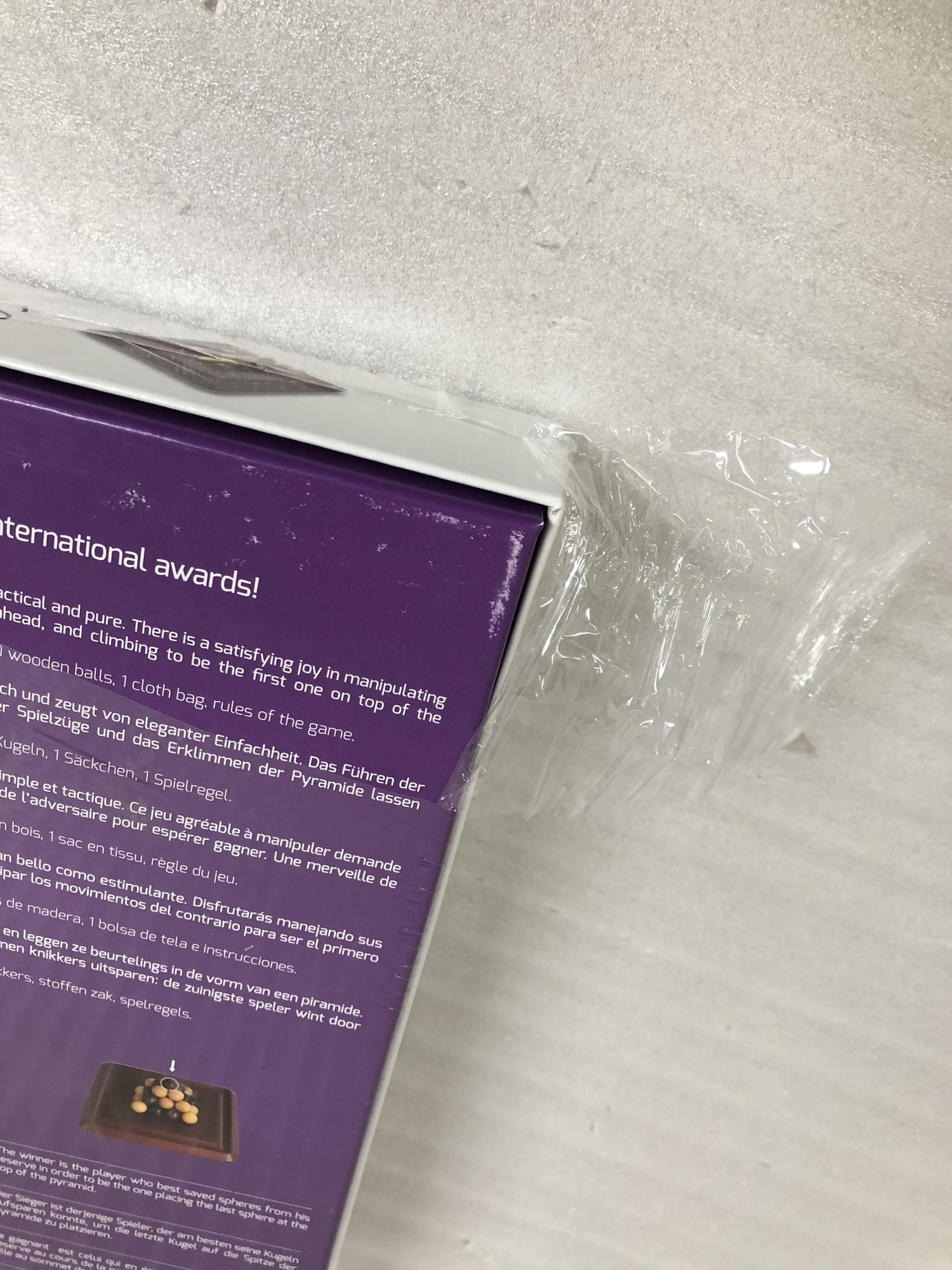 ボードゲーム Pylos Gigamic 木製ボード 立体ピラミッド構造 30個ボール 4×4 16窪み 簡単ルール 戦略的頭脳戦 ボール節約 戦略多彩 アドバンスドルール搭載 子供初心者対応 短時間ゲーム 世界評価受賞 上質デザイン