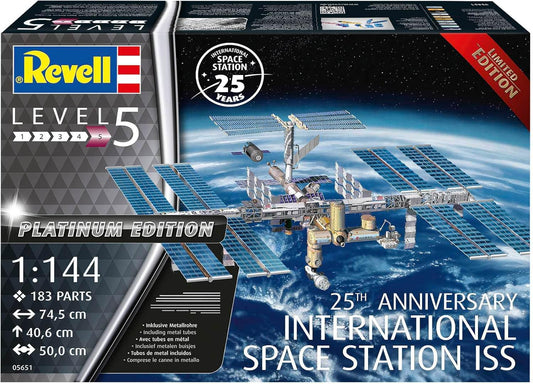 プラモデル 国際宇宙ステーション ISS 05651 Revell プラチナエディション ギフトセット 精巧な183パーツ 1対144スケール アルミ製角棒丸棒付属 可動ソーラーパネル 3体宇宙飛行士フィギュア ソユーズ宇宙船搭載 ロボットアーム3本