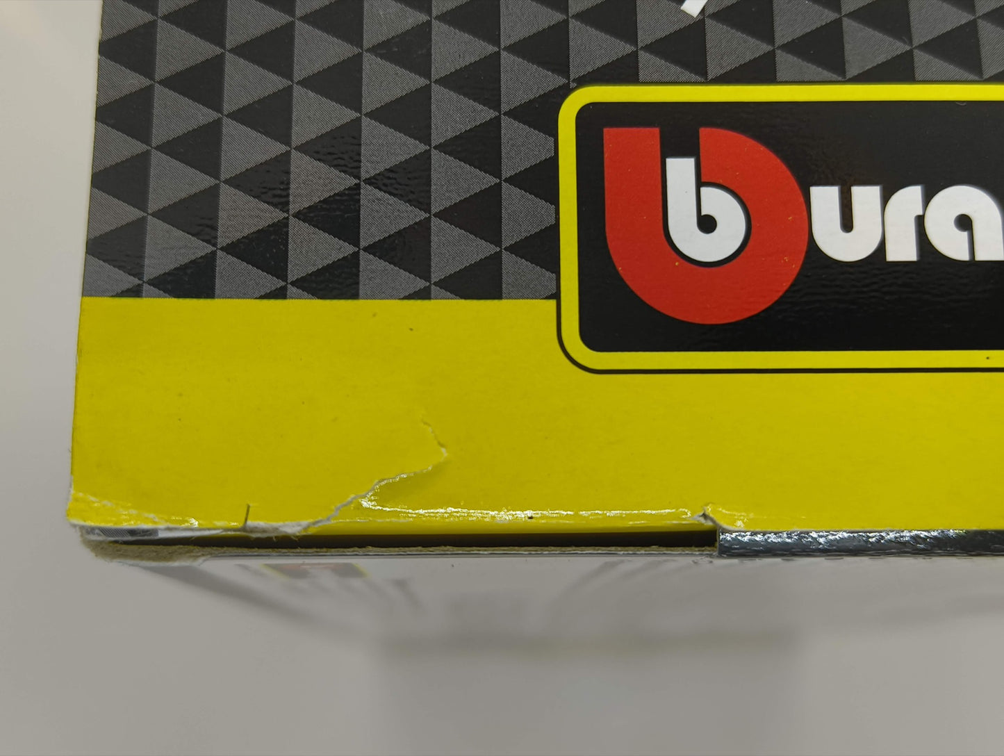 ミニカーブガッティ アトランティック シルバー 1/24 ブルガロ 高品質ダイキャストモデル 開閉可能ドア ボンネット 精密流線型ボディライン リベットディテール シルバーカラー 歴史的名車伝説的スーパーカー