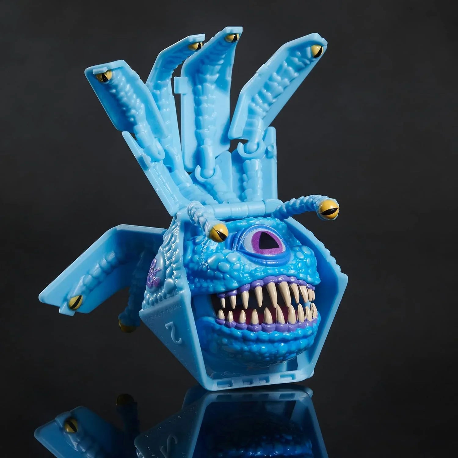 フィギュア Dungeons & Dragons Honor Among Thief Dicelings Blue Beholder アクションフィギュア ブランド Dungeons & Dragons 変形可能 巨大なd20形態とビホルダー形態の両方 鮮やかな青色 精巧な造形 英語版 日本語説明書なし