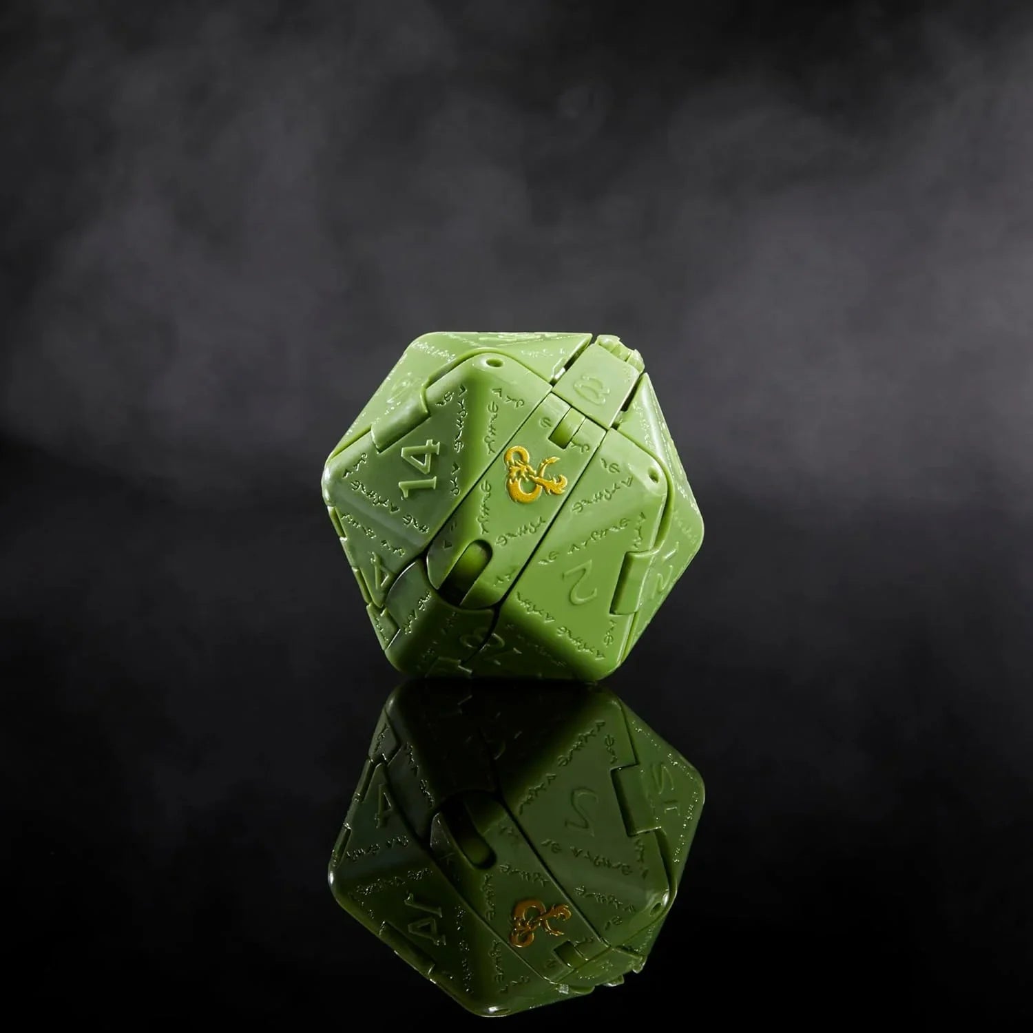 フィギュア ダンジョンズ＆ドラゴンズ ダイスリングス グリーンドラゴン Hasbro 伝説のd20が変形する革新的な8ステップアクション圧倒的な迫力と知性宿る深緑の鱗が魅せるテーブルトークRPGファンタジー冒険の象徴的アイテム 並行輸入品