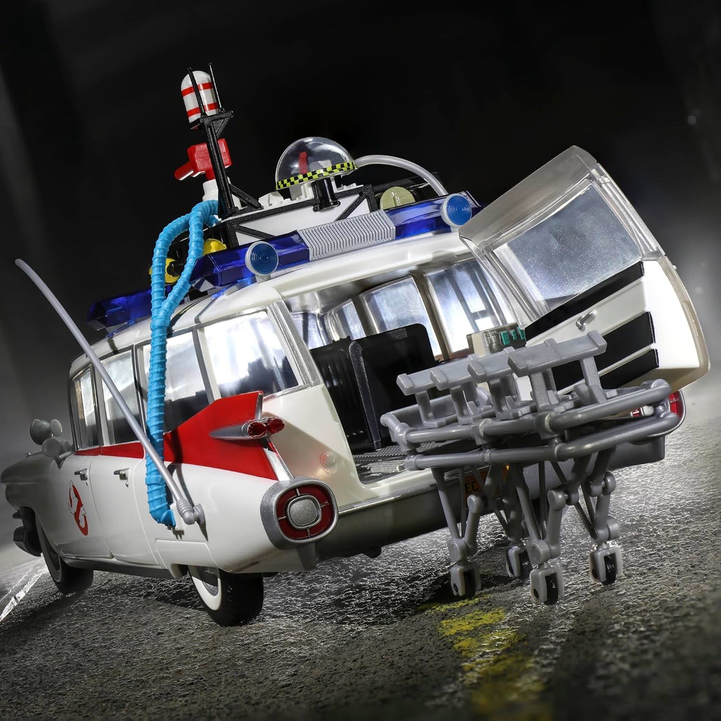 モデルカー ゴーストバスターズ プラズマシリーズ ECTO-1 1984 ハズブロ 精巧ディテール ドア開閉 ストレッチャー引き出し タイヤ回転 1959年式キャデラック ミラーメテオ 映画再現 救急車改造 特別装備 忠実設計