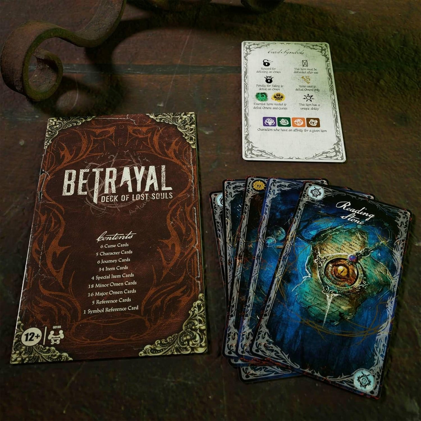 カードゲーム Betrayal Deck of Lost Souls ホラーテーマ タロットインスピレーション 裏切り者 協力型 戦略的ホラー 恐怖の世界 探検家 呪い オーメン アイテムカード 豊富なゲームコンポーネント 直感的ゲームプレイ 英語版 日本語説明書なし