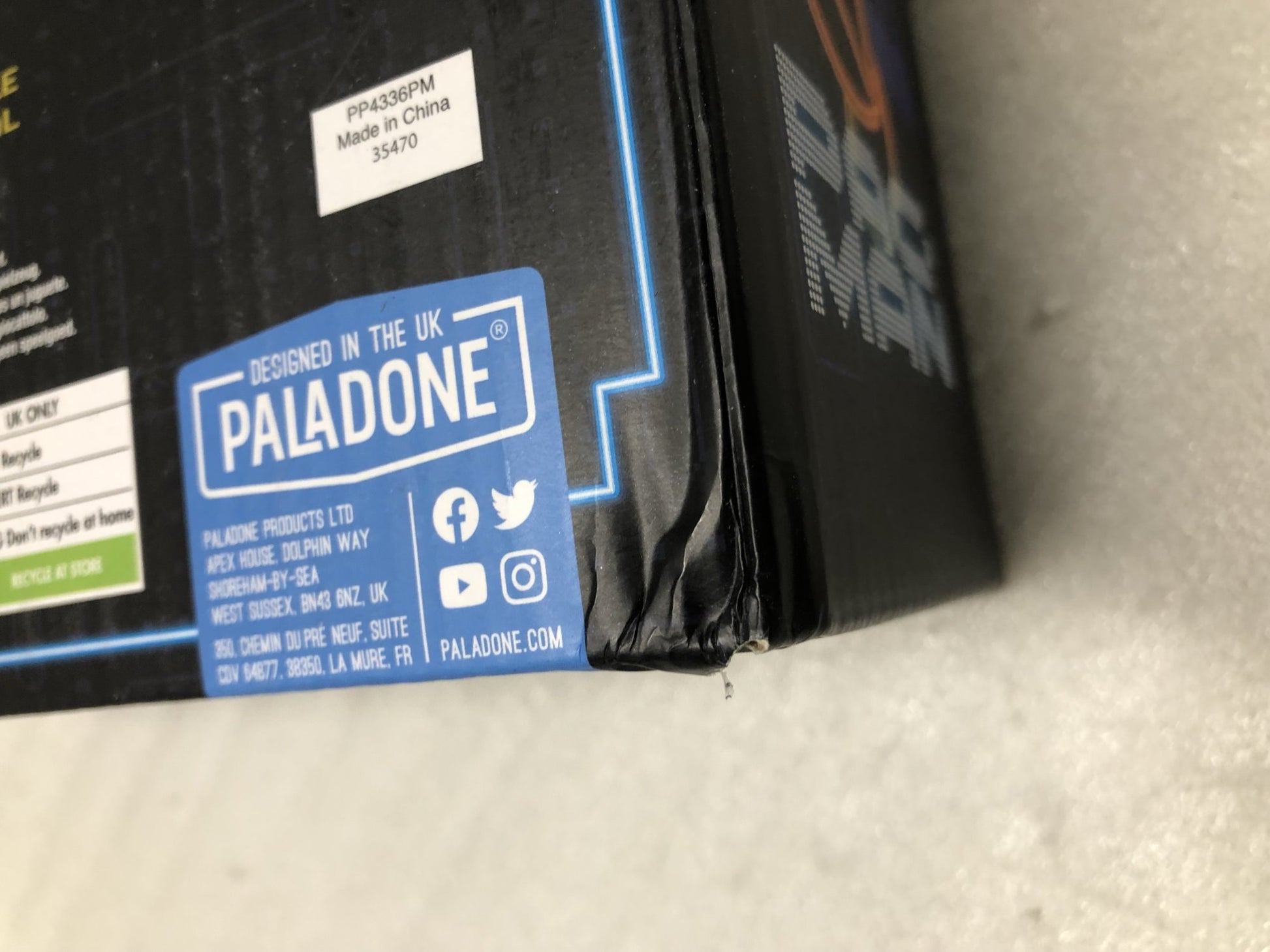 レトロゲームライト Paladone パックマン ゴーストライト 80年代レトロゲーム文化 輝く伝説のキャラクター 高品質公式ライセンス カラフル16色自動変化モード 音楽連動パーティーモード 感度調整ダイアル コンパクト設計