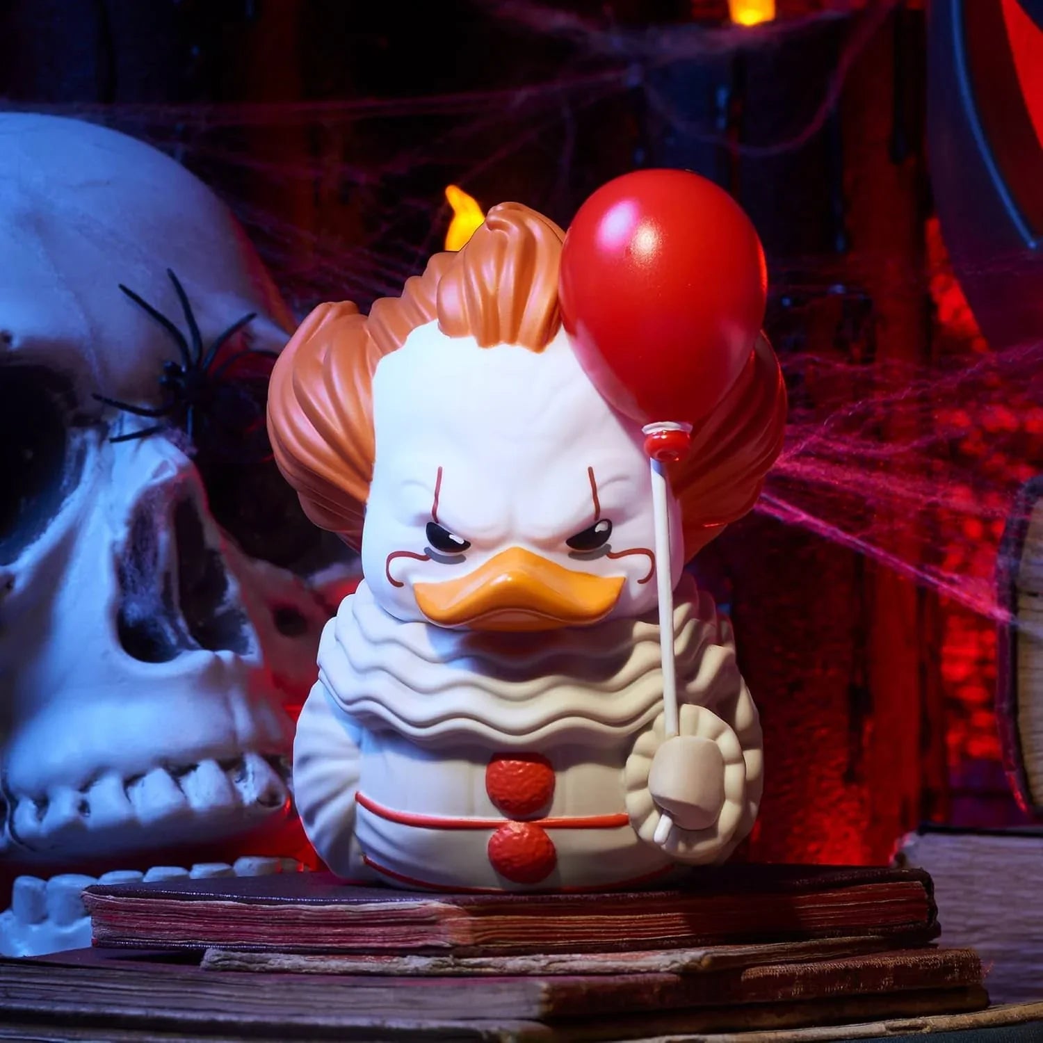 フィギュア Tubbz Horror It ペニーワイズ ボックスエディション Numskull Designs 高品質PVC素材製 赤い風船を持つ約9cmサイズの公式ライセンス商品 恐怖のピエロをアヒルスタイルで再現 恐怖と愛らしさの二面性を絶妙に表現 並行輸入品