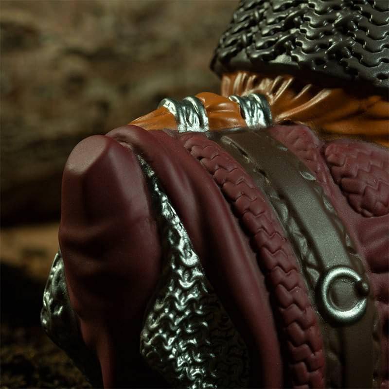 フィギュア ロード・オブ・ザ・リング ギムリ TUBBZ ボックスエディション Numskull Designs PVC素材 かわいいアヒル コレクターズアイテム 指輪物語 ドワーフ勇者 もじゃもじゃひげ ヘルメット手斧付き ディスプレイケース入り 約9cm 並行輸入品