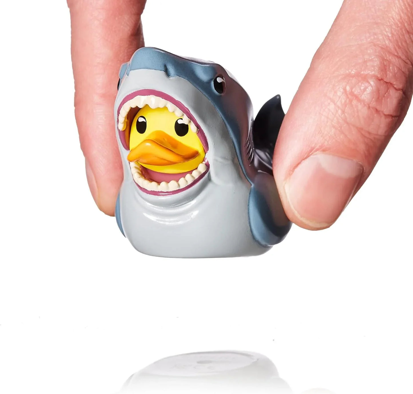フィギュア ジョーズ ブルース TUBBZ ミニエディション Numskull Designs コレクティブル公式ライセンス 海の捕食者コミカル再現 PVC素材ミニバスタブ入り 怪物ホホジロザメ 映画ファン必携 映画史伝説的名作1975年スピルバーグ監督作品 並行輸入品