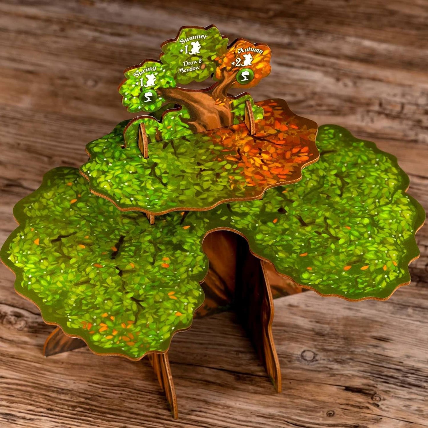 ボードゲーム Everdell エバーデール 木製 エバーツリー アクセサリー アップグレードコンポーネント 組み立て式 立体的 存在感 美しい フォルム 自然 質感 重厚感 安定感 耐久性 機能性 デザイン性 本格的 体感 森 世界 没入感