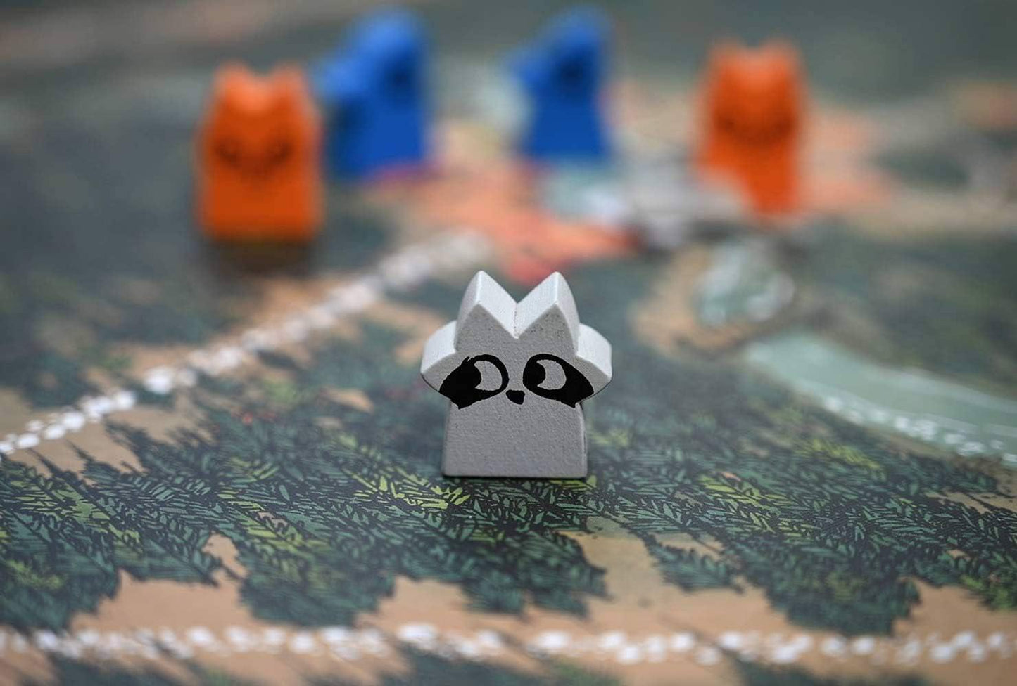 ボードゲーム Root: A Game of Woodland Might and Right ルート：森の覇権をめぐる冒険と戦争 非対称デザイン 2-4人用 60-90分 14歳以上 猫侯爵 鷲族王朝 ウッドランド同盟 放浪者 勝利条件 戦略ゲーム ストーリー性 勢力ボード 英語版 日本語説明書なし