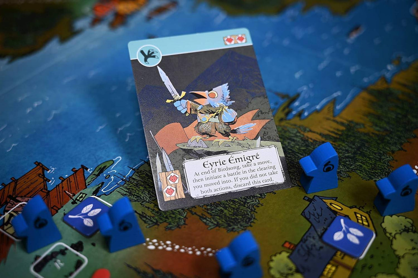 ボードゲーム Root Exiles and Partisans デッキ ボードゲーム愛好家向け 非対称戦略拡張デッキ 新たな派閥とカード追加 戦略プレイ 家族友人 集まり ゲームナイト 最適 非対称ゲーム魅力 笑い声 緊張感 戦略的思考 