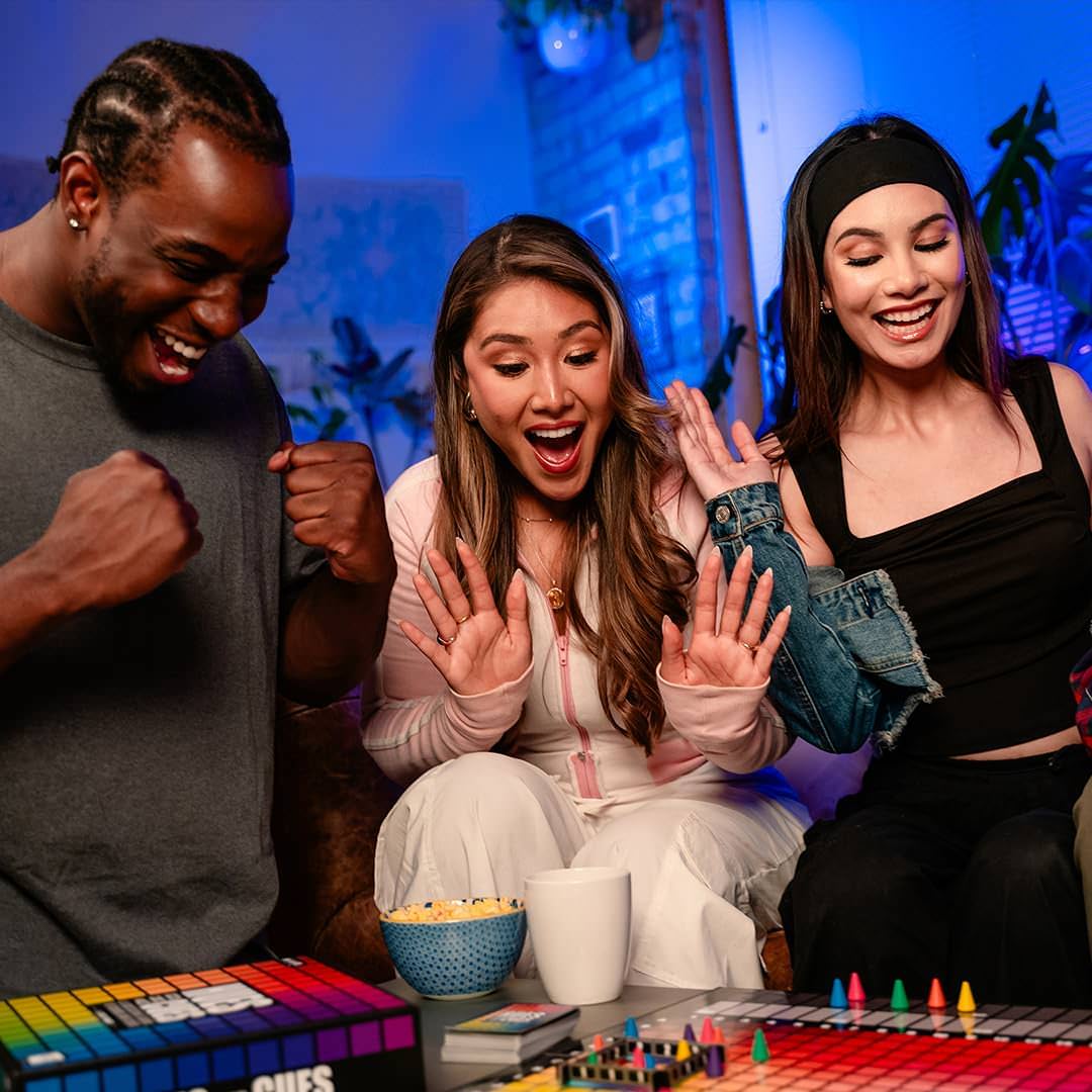 パーティーゲーム HUES and CUES ヒューズアンドキューズ The Op Games Scott Brady 480色 カラースペクトラム ボードゲーム コミュニケーション 色彩感覚 言葉 ヒント 家族 友人 団らん 8歳以上 3-10人 30分 想像力 英語版 日本語説明書なし