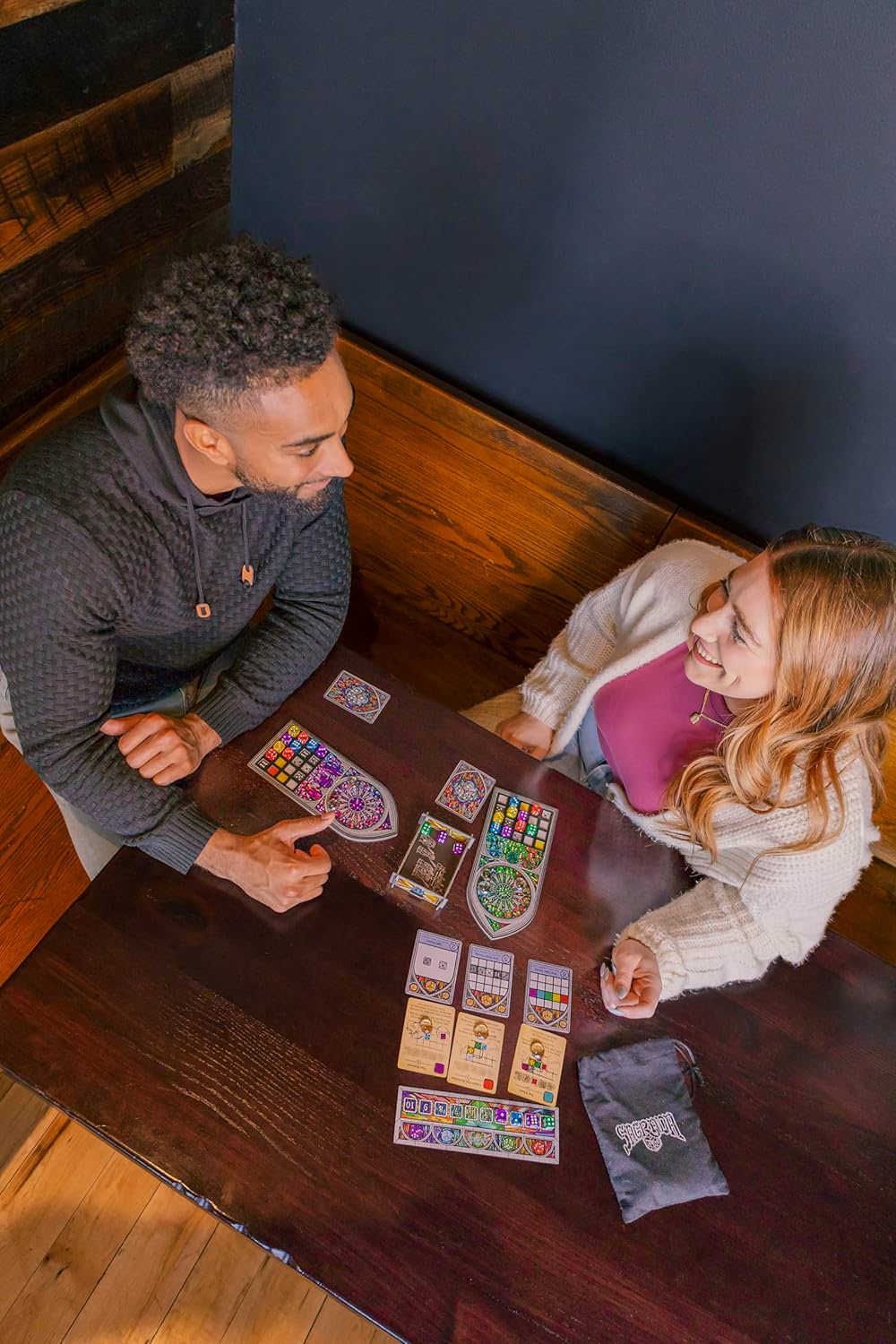 ボードゲーム サグラダ Floodgate Games ステンドグラス職人 ダイスドラフト 美しい半透明ダイス パズル戦略 10歳以上 1-4人 30分 バルセロナ サグラダファミリア大聖堂 抽象戦略 創作体験 芸術作品 世界遺産