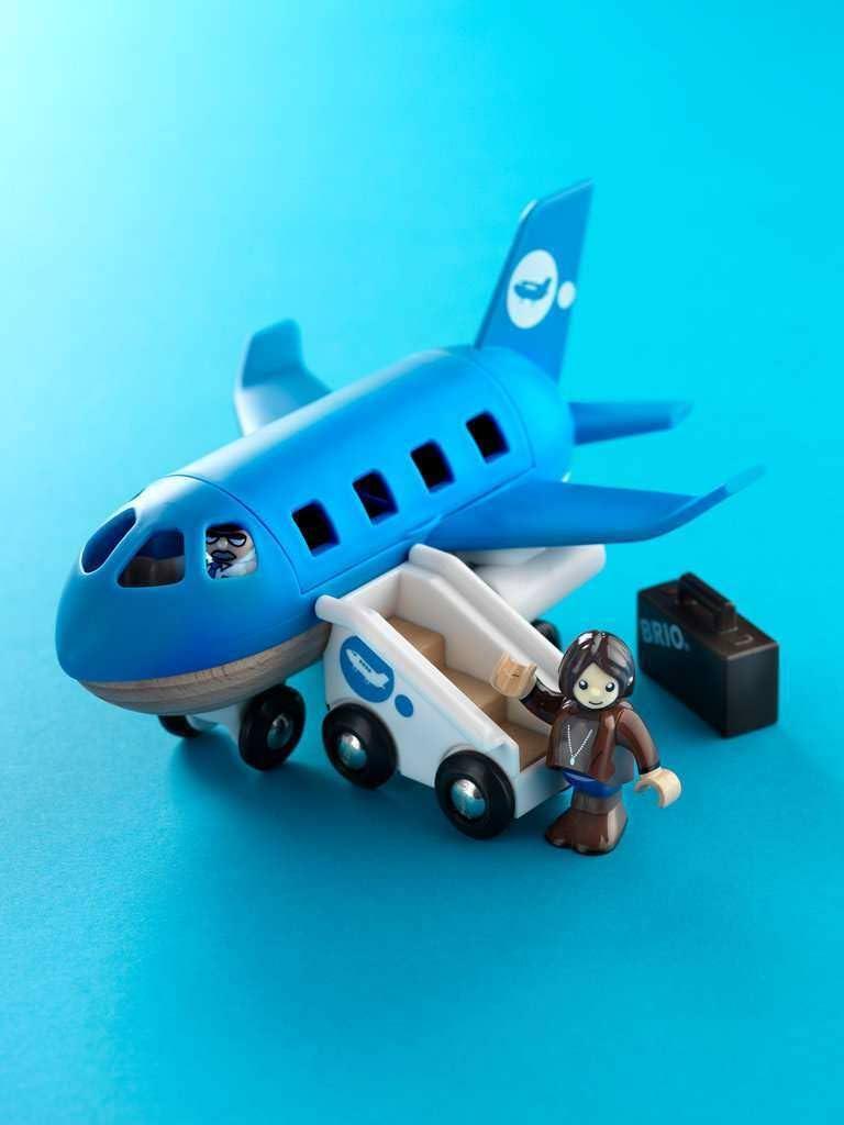 知育玩具 ブリオ 木製 飛行機トレイン ブリオ 老舗メーカーの高品質木製玩具 創造力と学びを促進する温かみのある木の質感 安全設計で小さな手にも優しい設計 洗練されたシンプルデザインで遊びながら手先器用さ協調性 並行輸入品