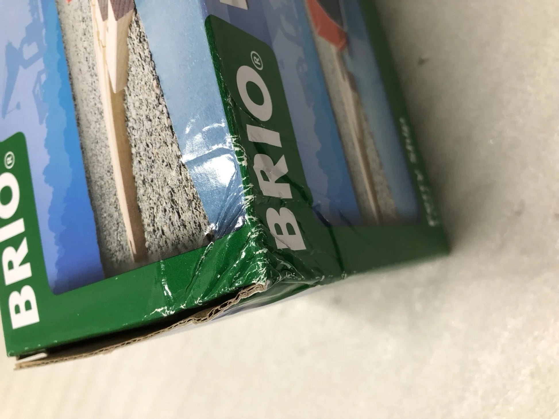 アウトレット品 木製おもちゃ フェリーシップ BRIO WORLD スウェーデン伝統ブランド 高品質ヨーロッパ産ブナ材 音と光のライトとサウンド機能付き ドッキングトラック2台付属 港で列車を運ぶ冒険ある遊び 3歳以上対象 幅広い想像力育成