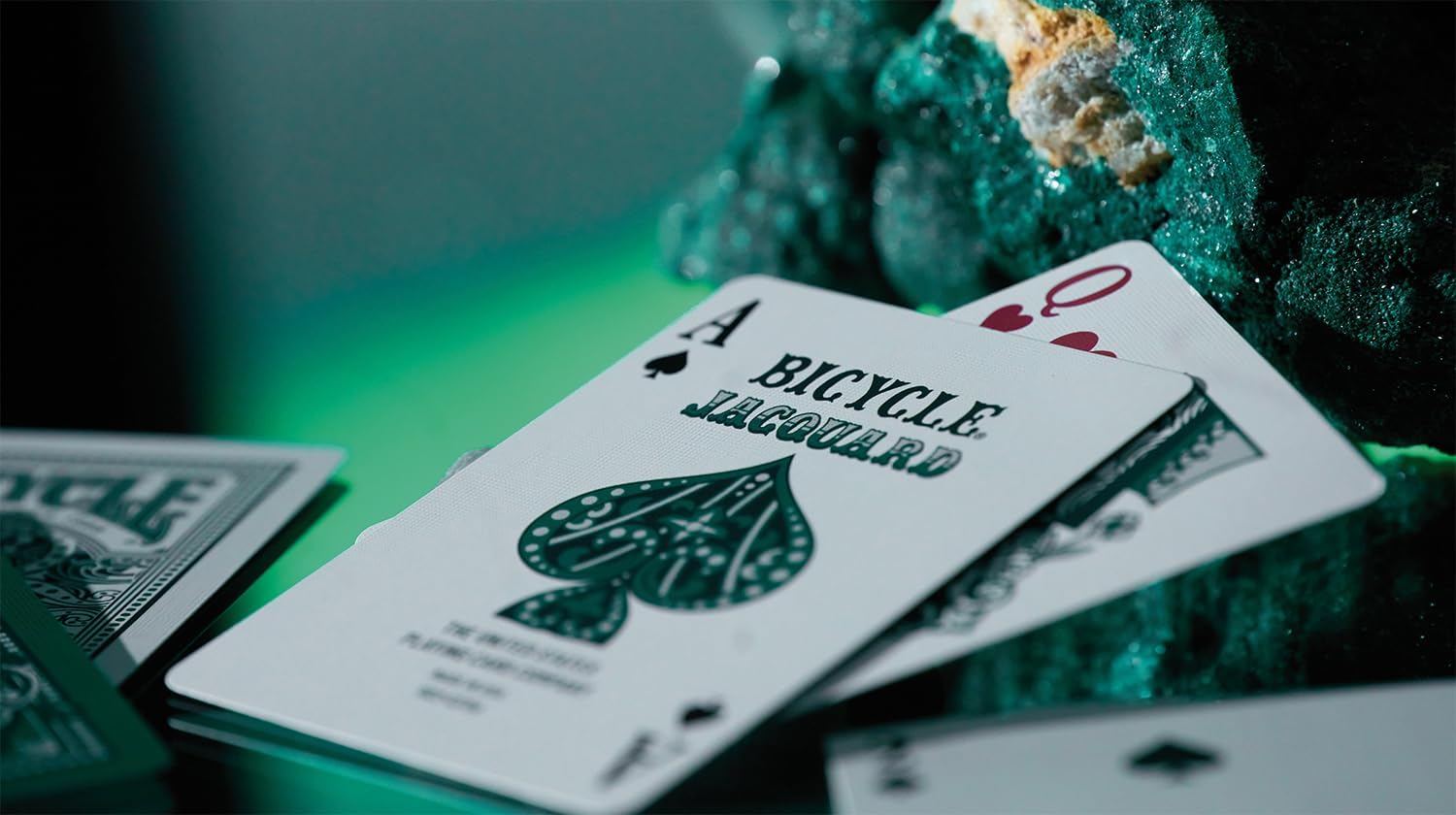 プレイングカード Bicycle Jacquard Premium Playing Cards Silver and Emerald Green エアクッションフィニッシュ加工 54枚デッキ ポーカーサイズ 織物模様デザイン 箔加工ディテール 植物由来非毒性インク