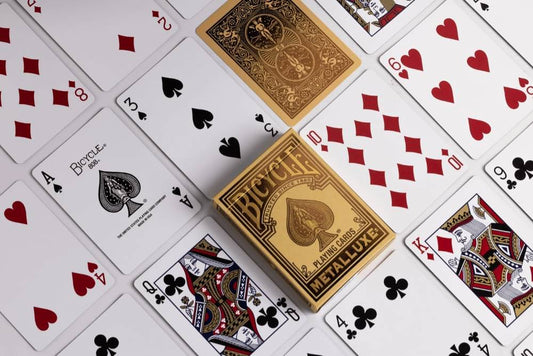 トランプ Bicycle Metalluxe Gold Playing Cards Premium Metal Foil MetalLuxe技術 金属箔仕上げ 耐久性 輝き プレミアム カードゲーム ポーカー ブラックジャック クレイジーエイト ゴールドフィッシュ マジックトリック