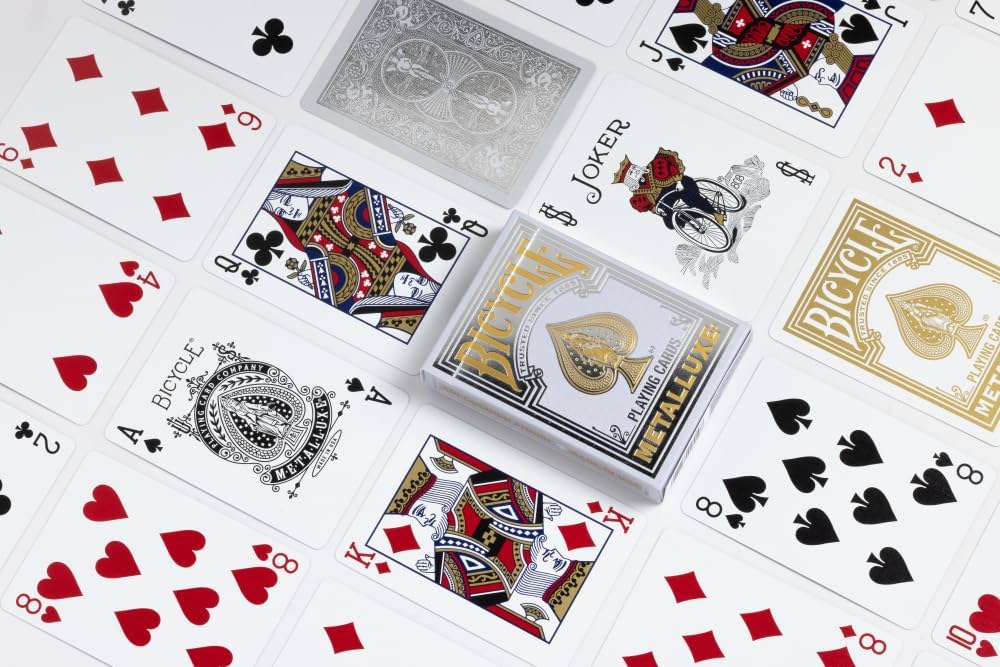 トランプ Bicycle Metalluxe Silver Playing Cards Premium Metal Foil プレミアム品質カードストック 金属箔メタルフォイル加工 ポーカーサイズ ジョーカー2枚 エアクッションフィニッシュ マジック対応
