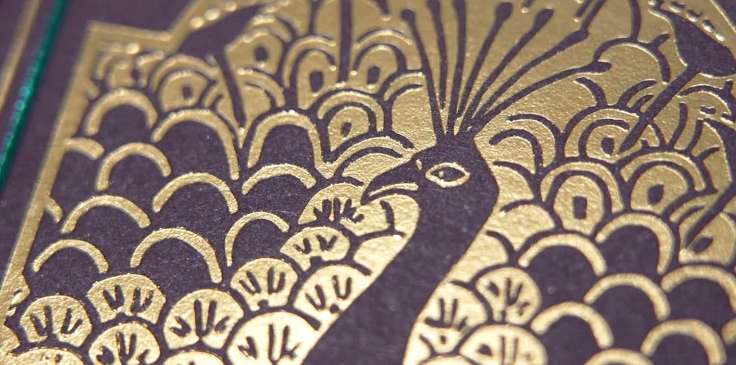 トランプ Bicycle Purple Peacock Playing Cards Bicycle社 カードコレクター カードゲーム マジック コールドフォイル技術 エアクッション仕上げ ロイヤルパープル ディープブルー ゴールド 孔雀 アートワーク 英語版 日本語説明書なし
