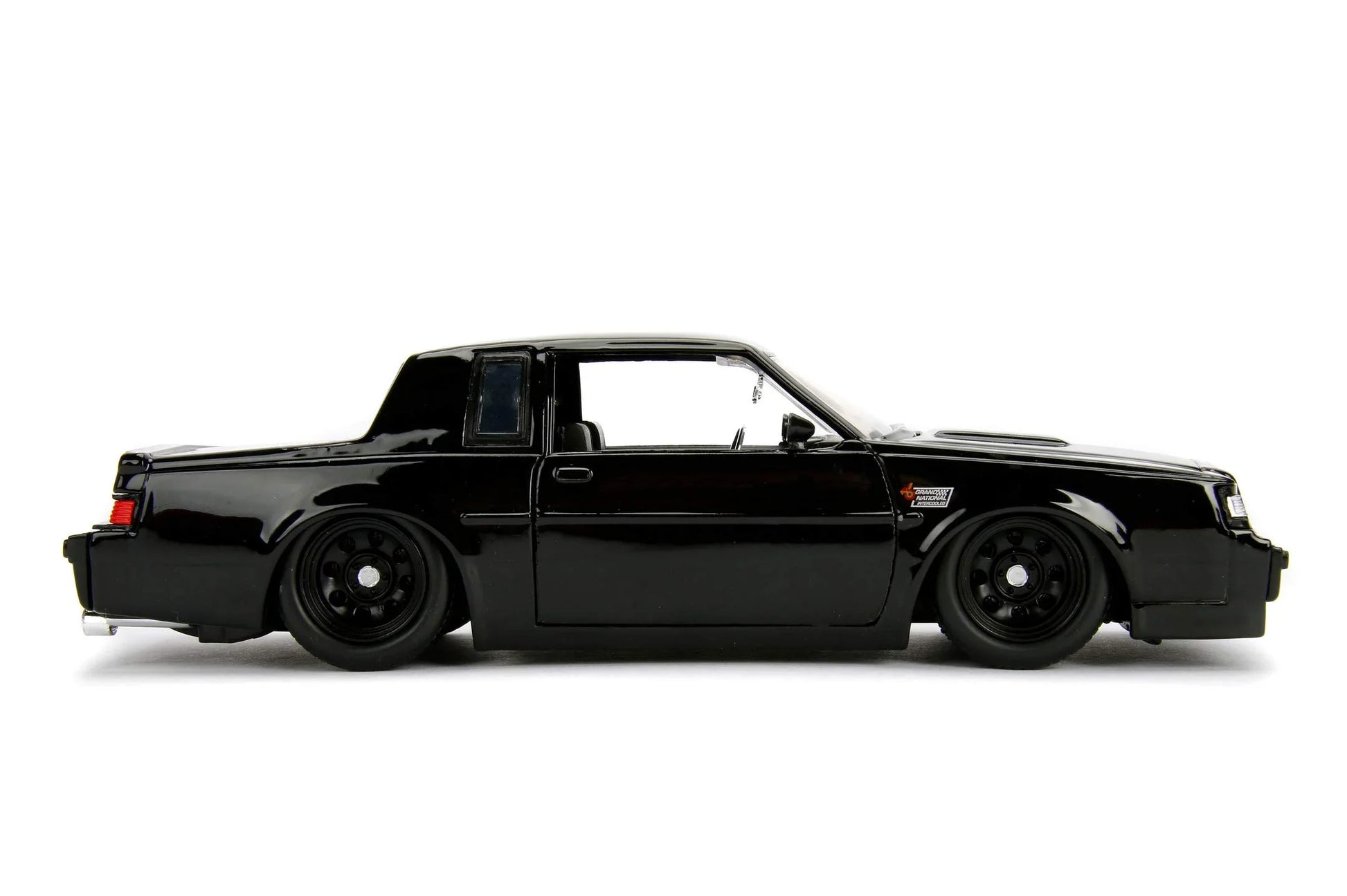 ミニカー ビュイック グランド ナショナル 1/24 スケール ジャダトイズ Jada Toys ワイルドスピード 伝説の名車 漆黒のボディ 高精細造形 映画再現 ファン必見 コレクション向け クラシックカー 愛好家向け 人気モデル 限定仕様 圧倒的存在感