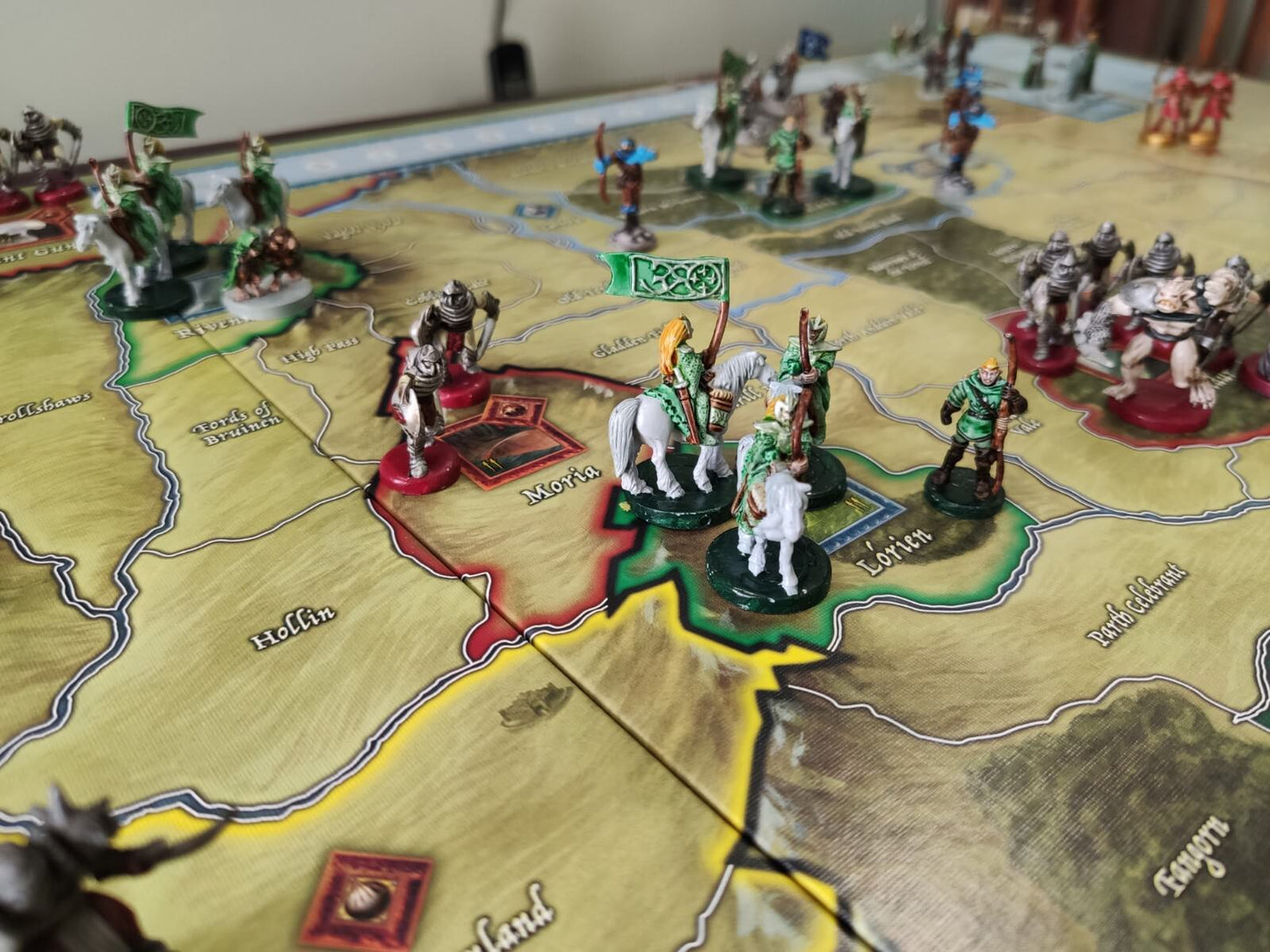 ボードゲーム War of the Ring Second Edition フランチェスコネピテッロ マルコマッジ ロベルトディメグリ 指輪物語 中つ国 戦略 2人から4人 プレイ可能 豊富なフィギュア コンポーネント 政治トラック英語版 日本語説明書なし