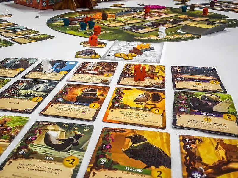ボードゲーム Everdell Standard Edition 3rd Edition 森の生き物たちと紡ぐ美しい都市建設資源収集戦略的カードプレイ高リプレイ性 世界観 四季の移ろい ワーカープレイスメント 資源トークン 木製コマ英語版 日本語説明書なし