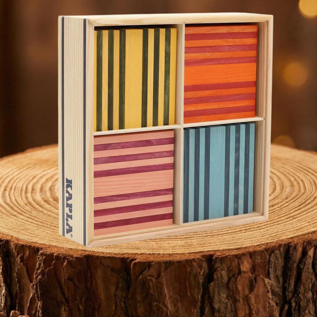 KAPLAブロック OCTOCOLOR 100ピースセット フランス生まれの木製ブロック ブランド KAPLA 鮮やかな8色セット 黄金比率の安定感 無接着剤 高品質パイン材 持続可能な素材 子どもから大人まで楽しめる 創造力を刺激する教育玩具 並行輸入品