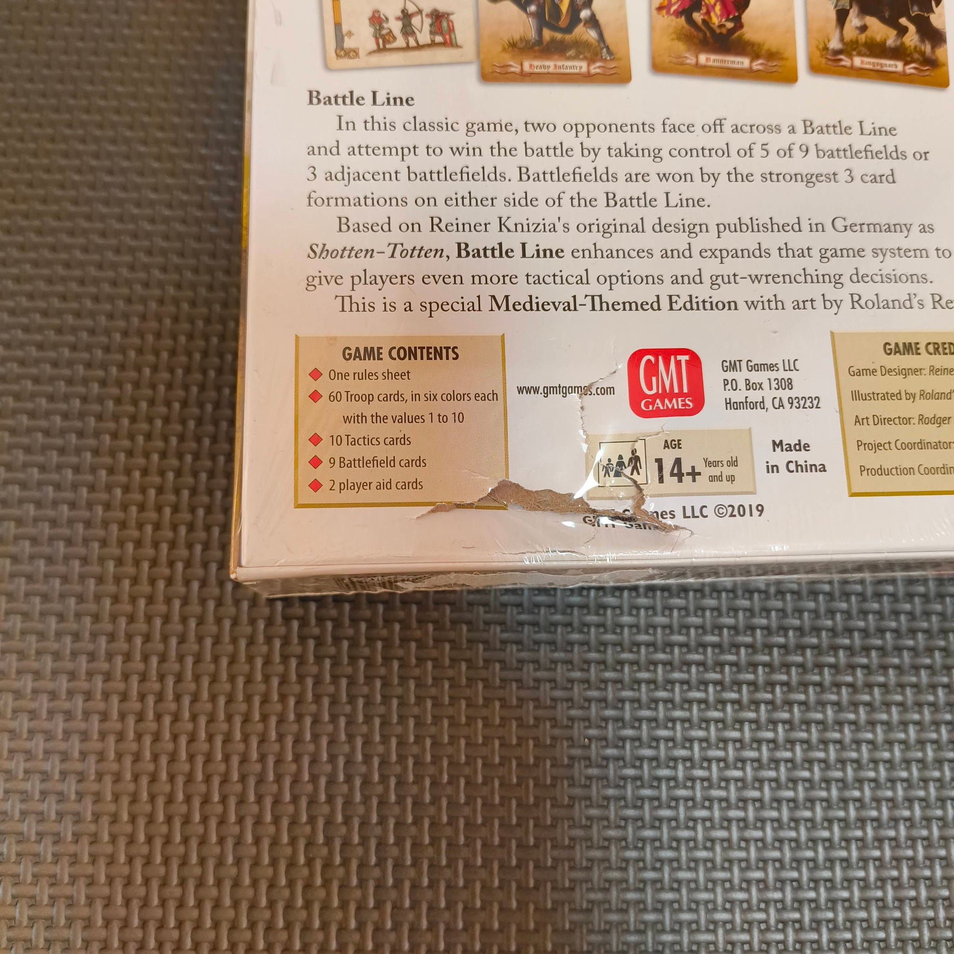 ボードゲーム Battle Line Medieval Edition Reiner Knizia 戦略的思考と駆け引きの2人用対戦中世バトルカードゲーム 短時間プレイ 美しい騎士紋章デザイン 戦術的選択肢豊富 約30分から1時間 プレイ対象14歳以上