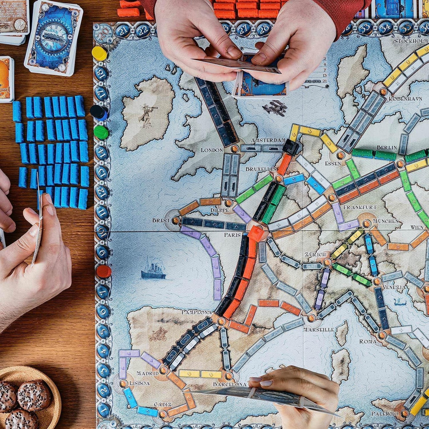 ボードゲーム Ticket To Ride First Journey Ticket to Ride ヨーロッパの鉄道旅 親子で楽しむ戦略的列車カード チケット達成色覚配慮 記号つきカード 大きめ列車コマ 予備付き 家族向け プレイ時間15-30分 2-4人対応 