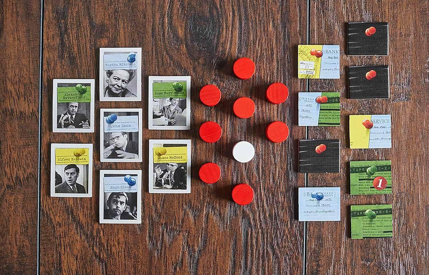 ボードゲーム Watergate 水門事件 政治スキャンダル 再現 二人用戦略ゲーム Capstone Games Matthias Cramer デザイナー カード駆動型 証拠ウェブ 証拠トラック モメンタム イニシアチブ ハンドマネジメント 英語版 日本語説明書なし