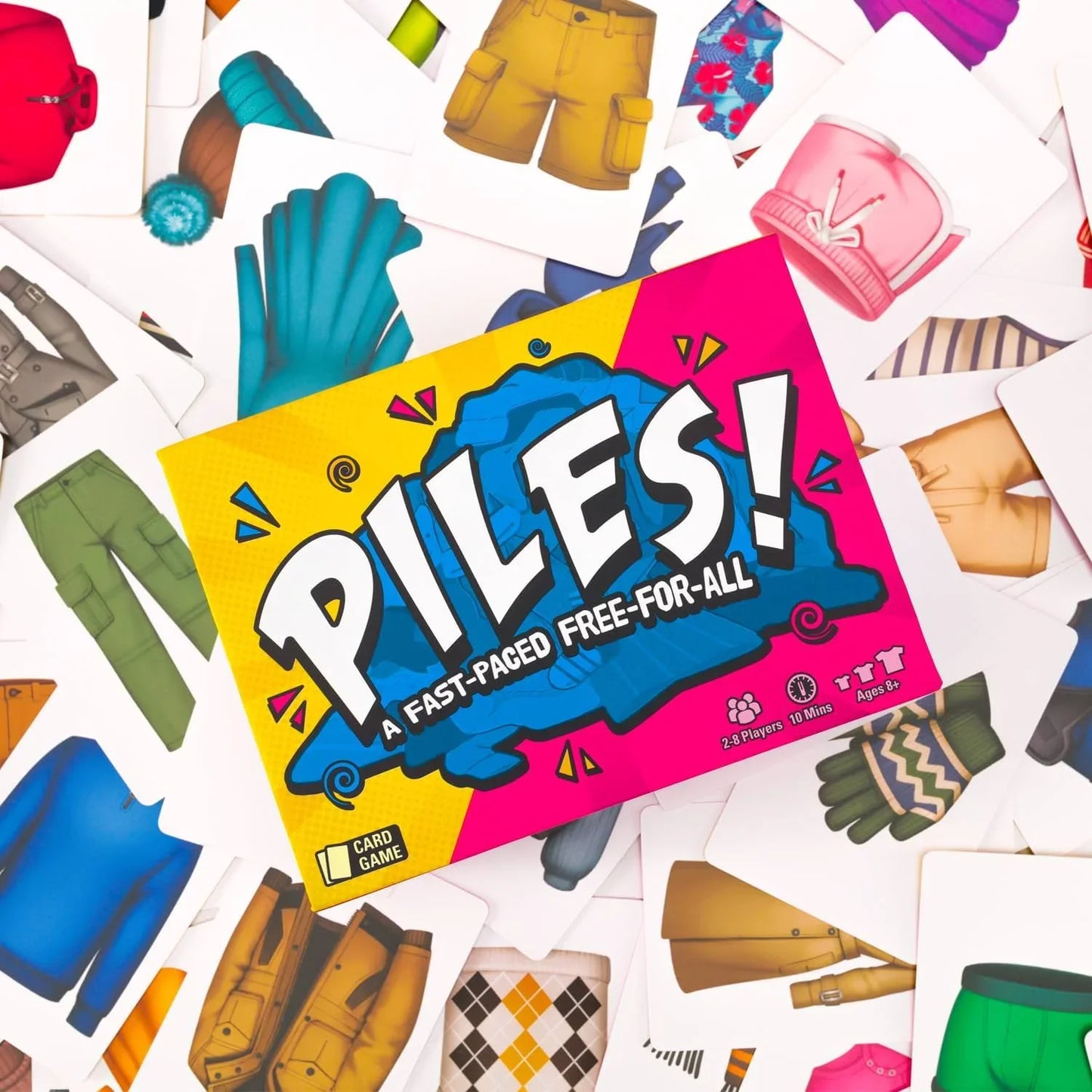 カードゲーム Piles! ブランド みんなで盛り上がる スピード系 服のセット 集めて勝利 2ー8人 プレイ時間約10分 200枚カード コンパクト 持ち運びやすい 簡単ルール 言語壁越え 直感的理解 幅広い年齢対象8歳以上 