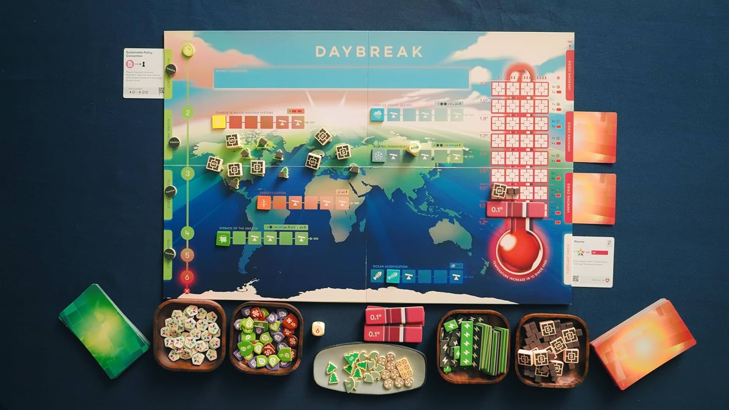 ボードゲーム Daybreak Asmodee Editions FSC認証木材使用 環境配慮型持続可能社会構築協力型地球温暖化対策戦略エンジン構築システム採用豊富なオリジナルアート175枚以上カード木製コンポーネント再生素材利用
