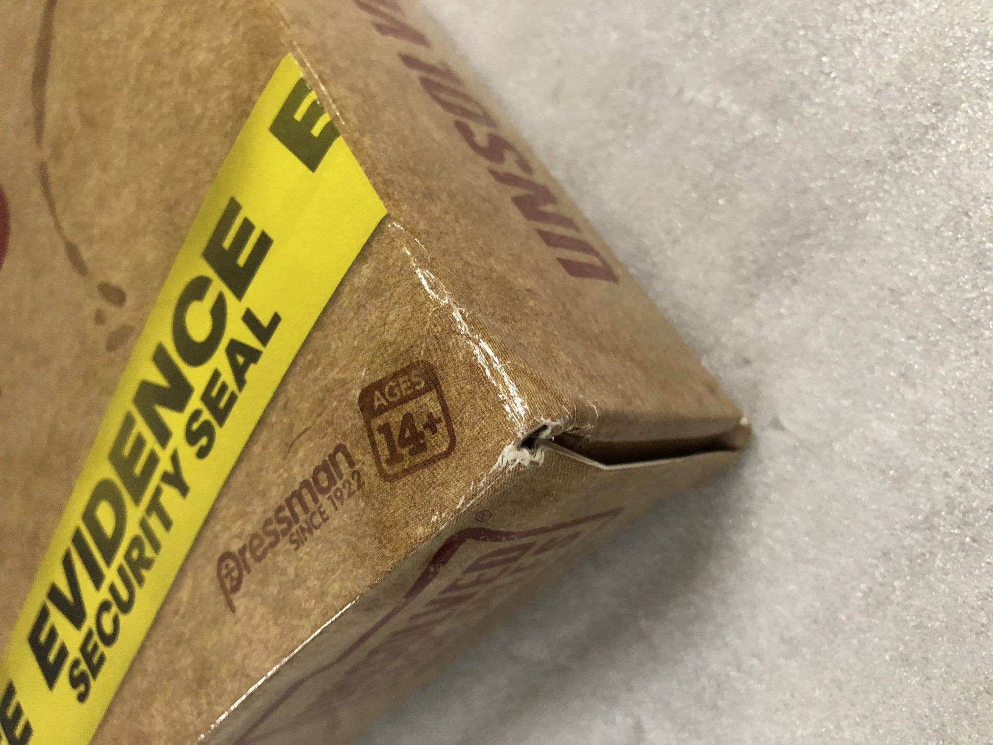 ボードゲーム 未解決殺人事件ファイル ジェイミー・バンクス Unsolved Case File 1992年11月20日ヴェローナ高校生殺害事件捜査調査能力試験50枚以上証拠写真 謎解きゲーム 複数容疑者アリバイ反証