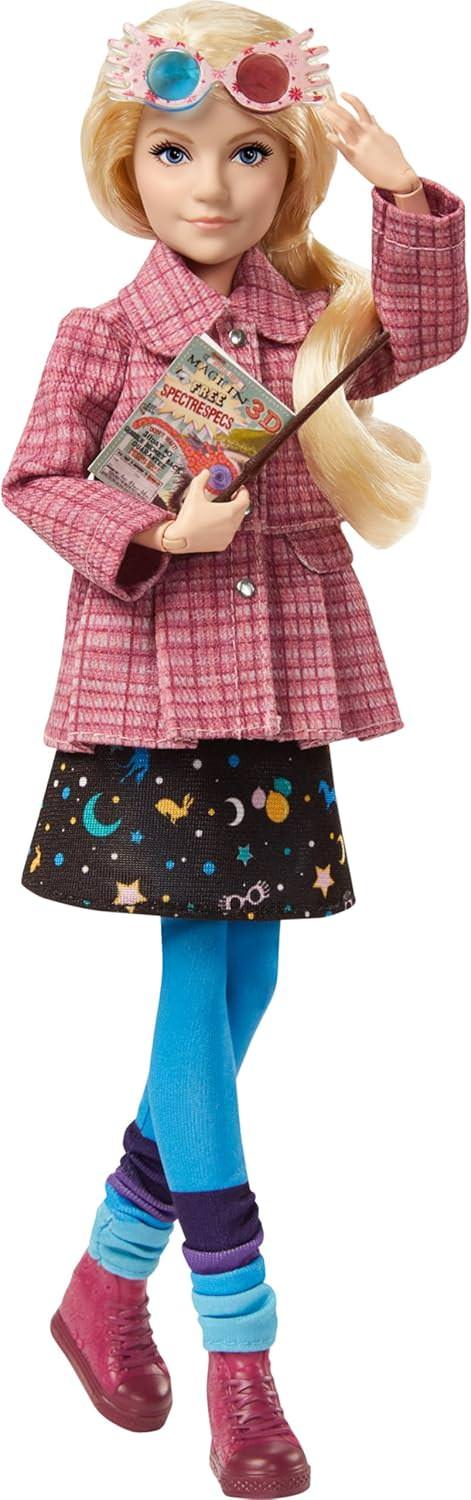 フィギュア ルーナ・ラブグッド 魔法界の個性派ヒロイン Mattel ハリー・ポッターシリーズ 約25cm 可動式 ピンクツイードジャケット 宇宙柄スカート タイツ ピンクスニーカー クィブラー雑誌 スペクトルスペックス 魔法の杖付き 並行輸入品