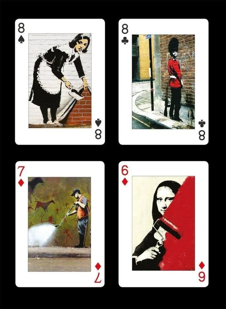 トランプ Banksy Playing Cards Piatnik 品質高耐久タックボックス 社会批評政治メッセージ 現代アート手のひらサイズ ストリートアーティスト作品コレクション ギフト最適 アート愛好家向け プレイングカード Deck 英語版 日本語説明書なし