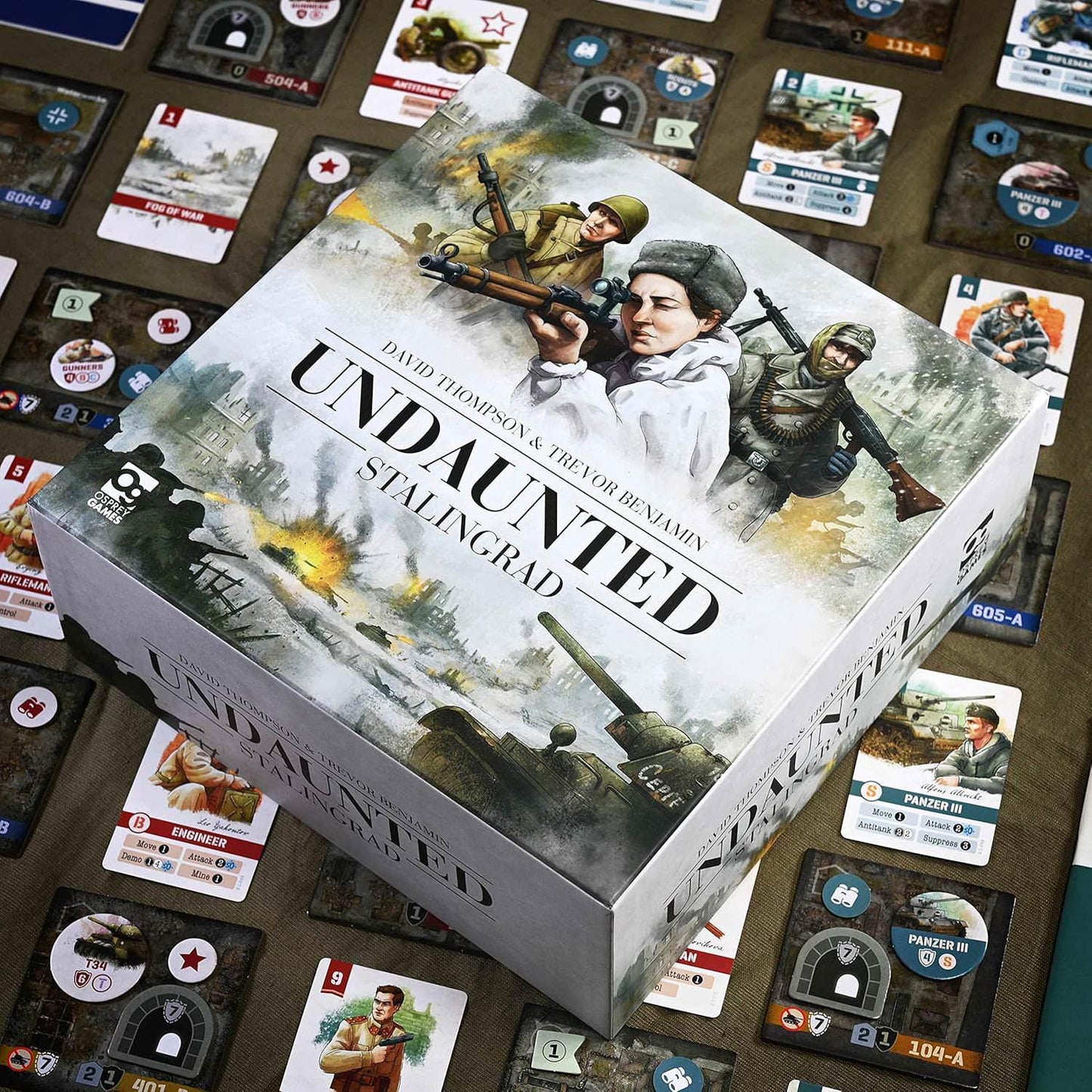 ボードゲーム Undaunted Stalingrad Undauntedシリーズ 第二次世界大戦 最大の市街戦 スターリングラードの戦い 戦術的デッキ構築型 2人用 14歳以上 プレイ時間45から75分 高評価受賞作 ゲームメディア絶賛 
