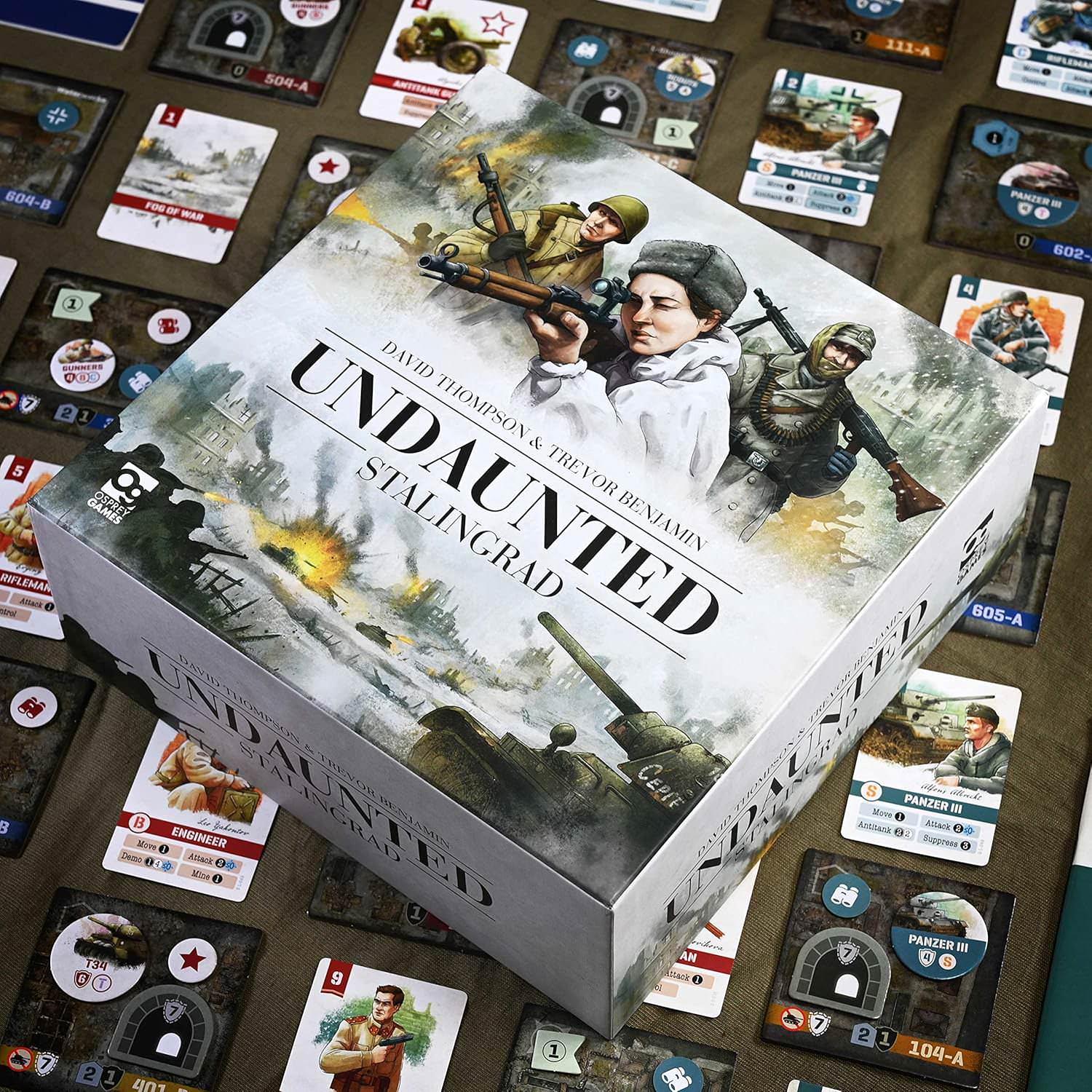 ボードゲーム Undaunted Stalingrad Undauntedシリーズ 第二次世界大戦 最大の市街戦 スターリングラードの戦い 戦術的デッキ構築型 2人用 14歳以上 プレイ時間45から75分 高評価受賞作 ゲームメディア絶賛 