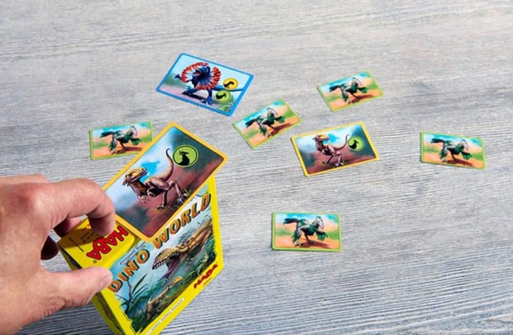 アクションカードゲーム Dino World ディノワールド Haba 恐竜の狩り 先史時代の自然 6歳以上 2-4人 10-15分 プレイ 短時間集中 簡単ルール 家族で楽しめる 教育的要素 手先の器用さ 空間認識 戦略思考 向上 安全素材 使用