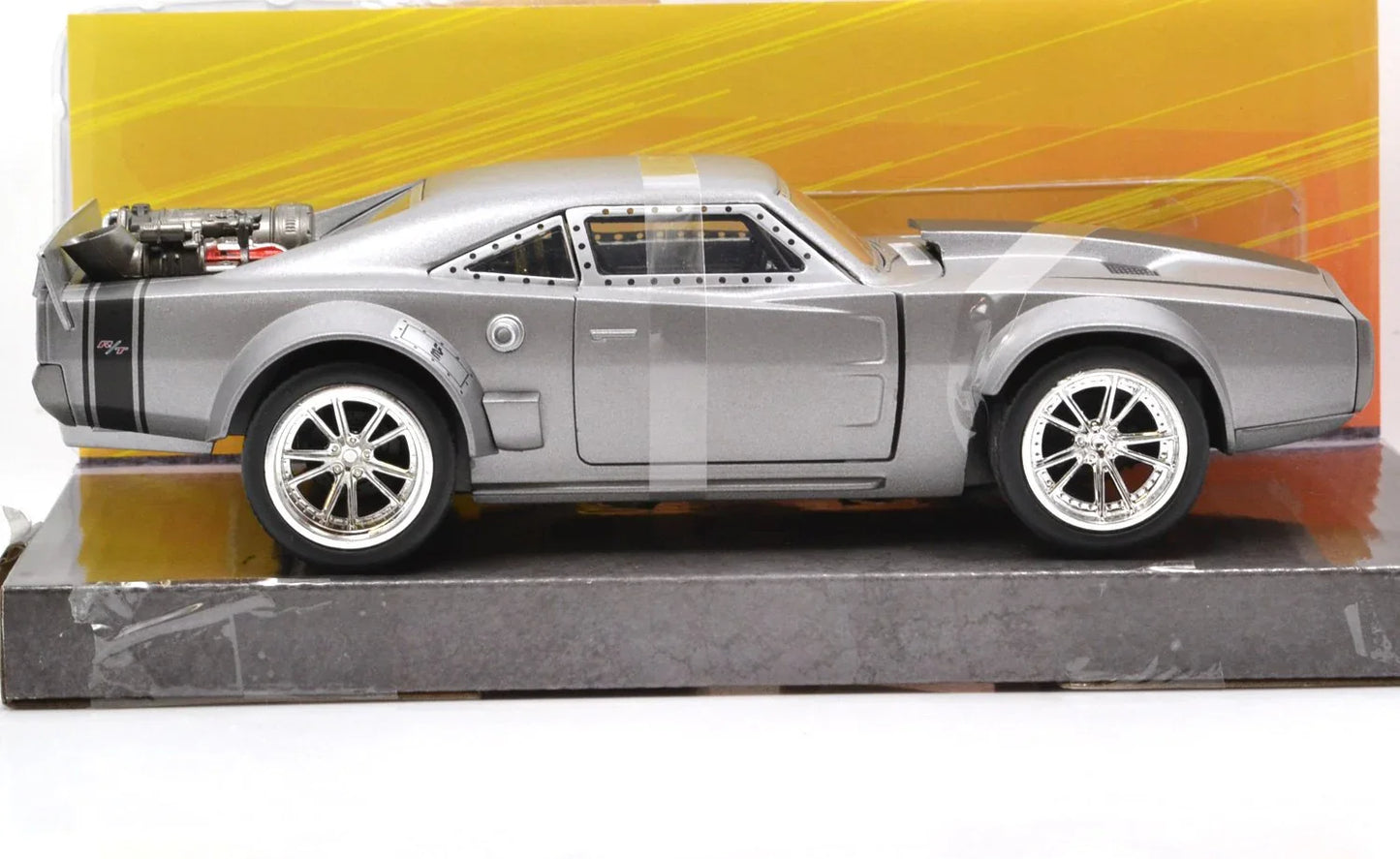 アウトレット品 ダイキャストミニカー ダッジ アイスチャージャー 1968年式ワイルドスピード シリーズ 主人公ドミニク 愛車 精巧再現 大径ホイール オーバーフェンダー エアロパーツモデルステアリングインテリアコレクション撮影用