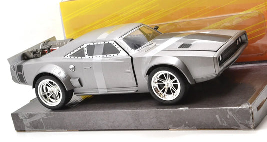 ダイキャストミニカー ダッジ アイスチャージャー 1/24スケール ワイルドスピード 主人公ドミニク 愛車 精巧再現 大径ホイール オーバーフェンダー エアロパーツ インテリア細密造形 コレクション撮影向け 精巧仕上げ マッスルカー好き向け