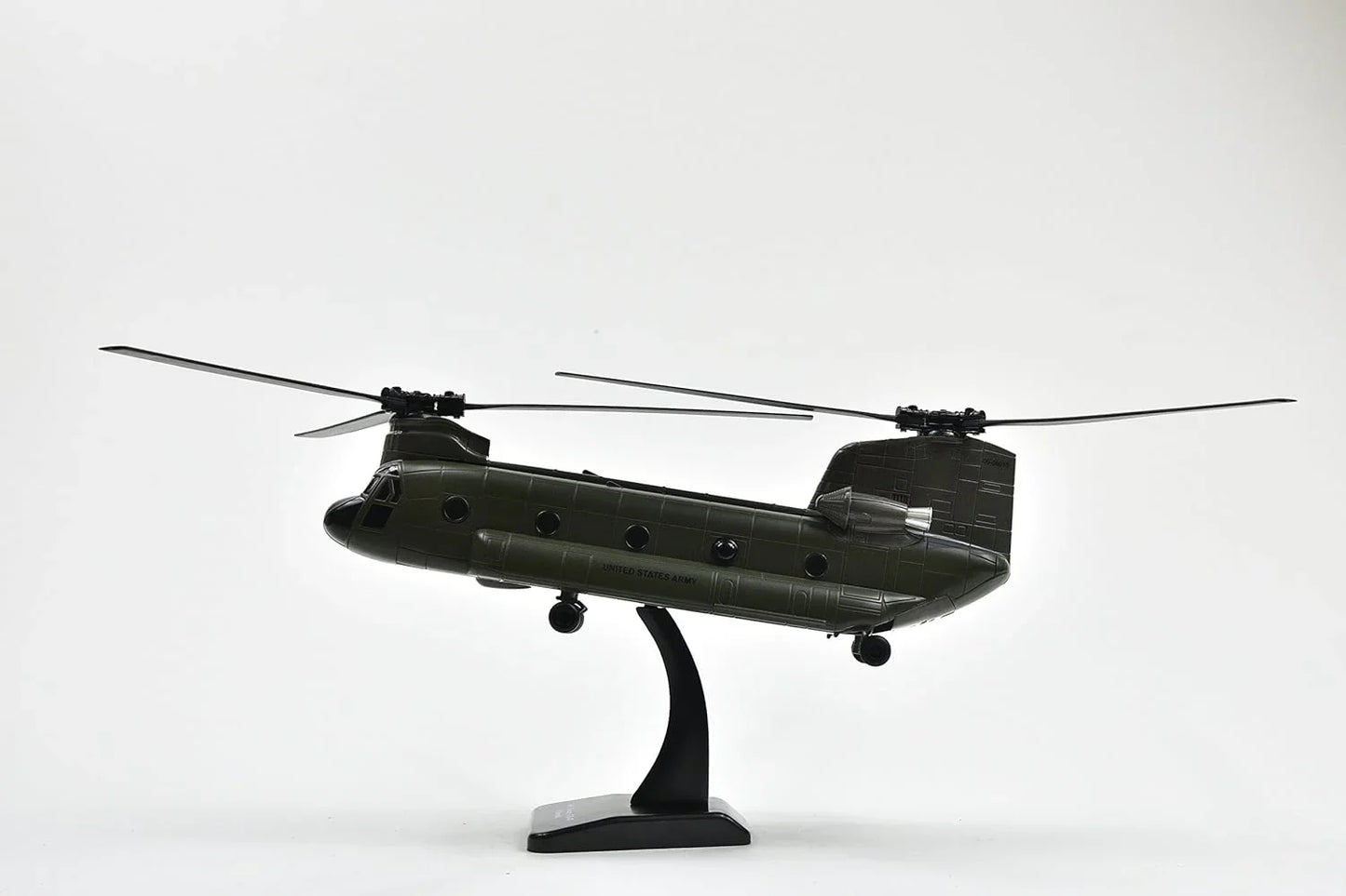 模型 世界の軍用ヘリコプター CH-47チヌーク ボーイング 1/60スケールモデル タンデムローター 精巧再現 力強いボディライン アメリカ陸軍仕様 配色 専用台座付 コレクション向け リアルフォルム 航空機ファン ミリタリー愛好家 初心者対応 飾り