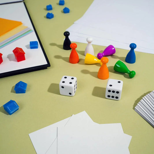 ボードゲーム Opolyボードゲーム DIYゲームキット Apostrophe Games 創造性無限カスタマイズ可能 オリジナルデザイン 日本語自由編集 家族友人集う特別時間 プレイマネー 空白プロパティカード スペシャルカード 
