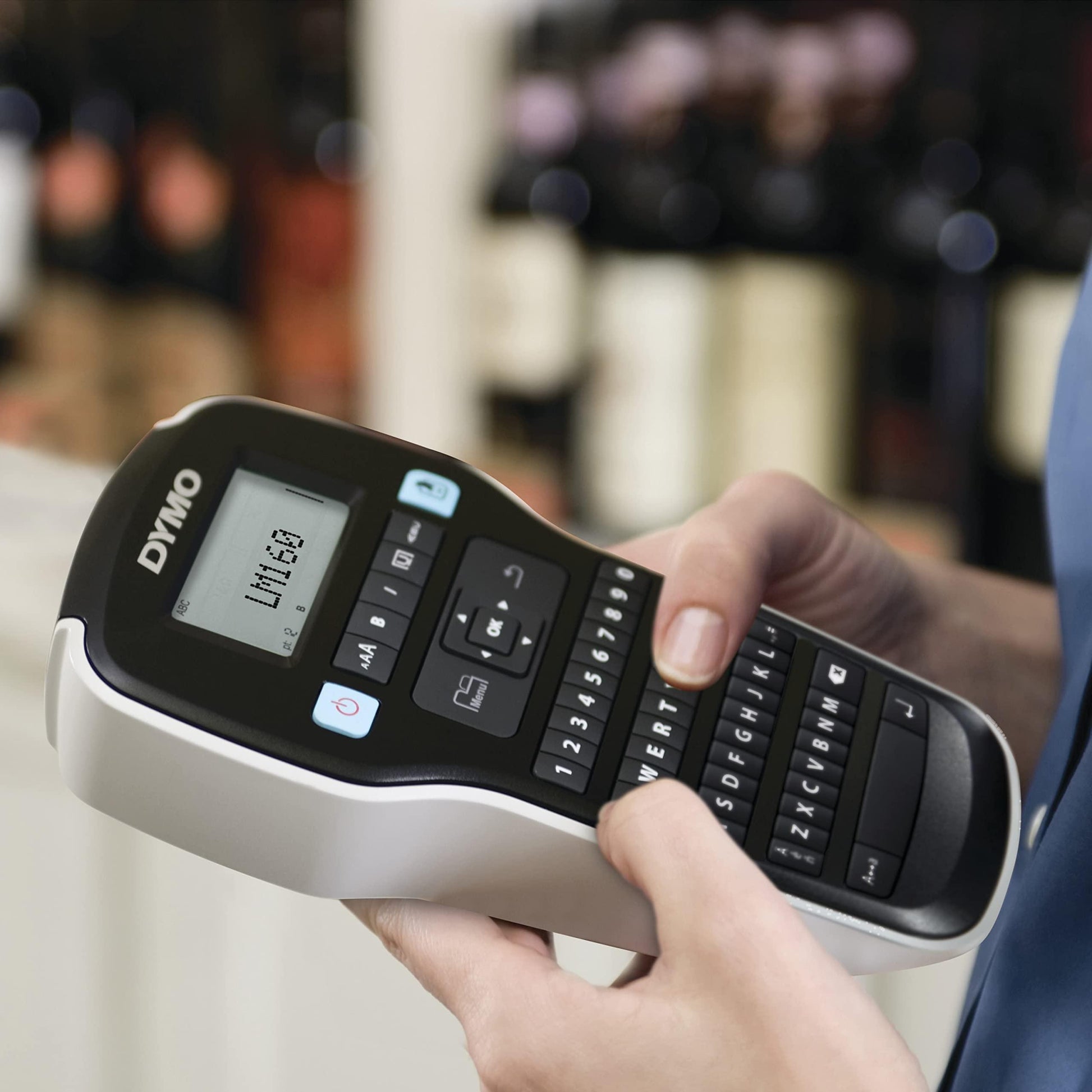 ラベルメーカー DYMO LabelManager 160 ポータブルラベルメーカー コンパクト設計 コードレス 6種類フォントサイズ 8種類テキストスタイル 200種類以上シンボル クリップアート 単三電池6本 自動電源オフ 1/4インチ 3/8インチ 1/2インチ - Trade Center