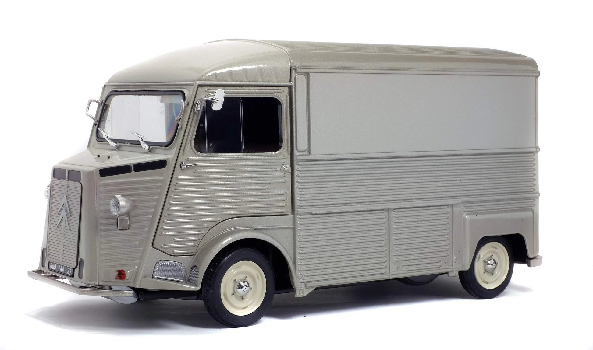 ミニカー シトロエン TYPE H 1/18スケール ダイキャストミニカー フランス名車 シルバーボディ 波型パネル 精密再現 1969年モデル 高実用性 耐久性 コレクター向け フロント4気筒エンジン 特徴的デザイン インテリア忠実再現 ステアリングホイール計器類