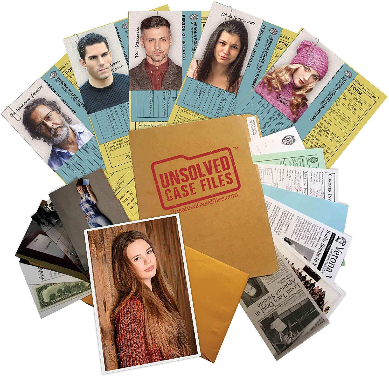 ボードゲーム 未解決殺人事件ファイル ジェイミー・バンクス Unsolved Case File 輸入版 日本語説明書なし 1992年11月20日ヴェローナ高校生殺害事件捜査調査能力試験50枚以上証拠写真 謎解きゲーム 複数容疑者アリバイ反証 英語版 日本語説明書なし
