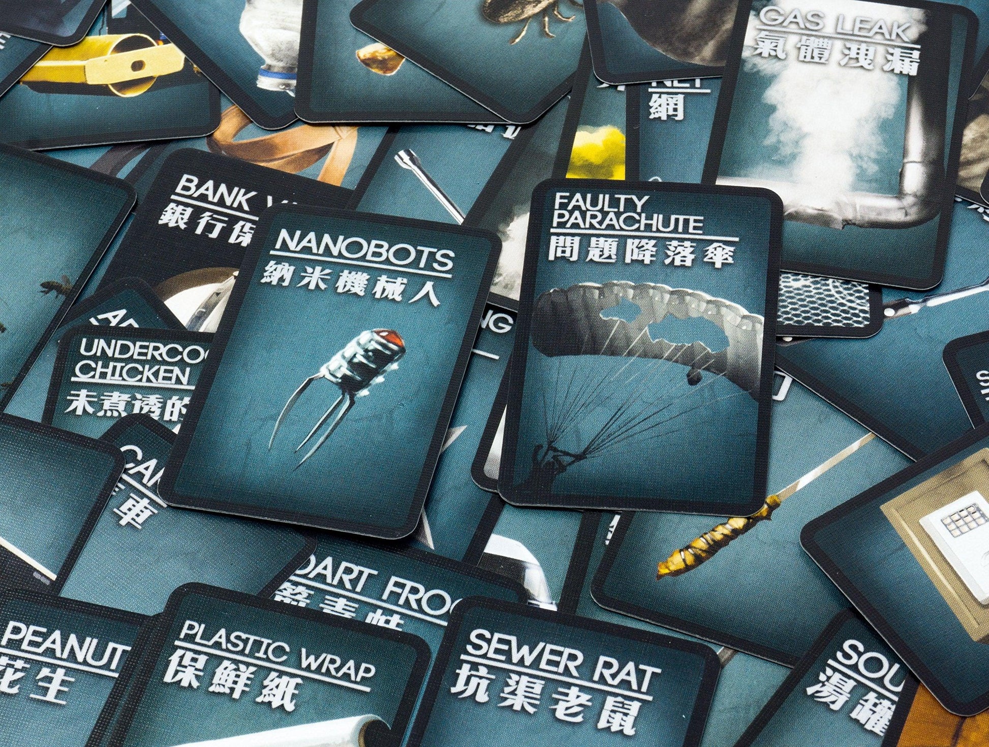 ボードゲーム ディセプション 協力者たち 拡張セット 香港殺人事件謎 深まる 新たな役割追加 ボディガード 検査技師 潜入者 探偵推理性強化 90枚手掛かりカード 54枚凶器カード 9枚現場タイル 14人対応 拡張セット 