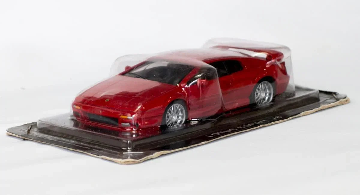 ミニカー ロータス エスプリ V8 1/43 スポーツカー ロータス 高精細ディテール 赤ボディ 精巧再現 英国伝説車 書斎 リビング インテリア映え 手のひらサイズ 高性能350馬力 0-100km加速4.9秒 空力技術 安定走行 快適サスペンション 贅沢内装