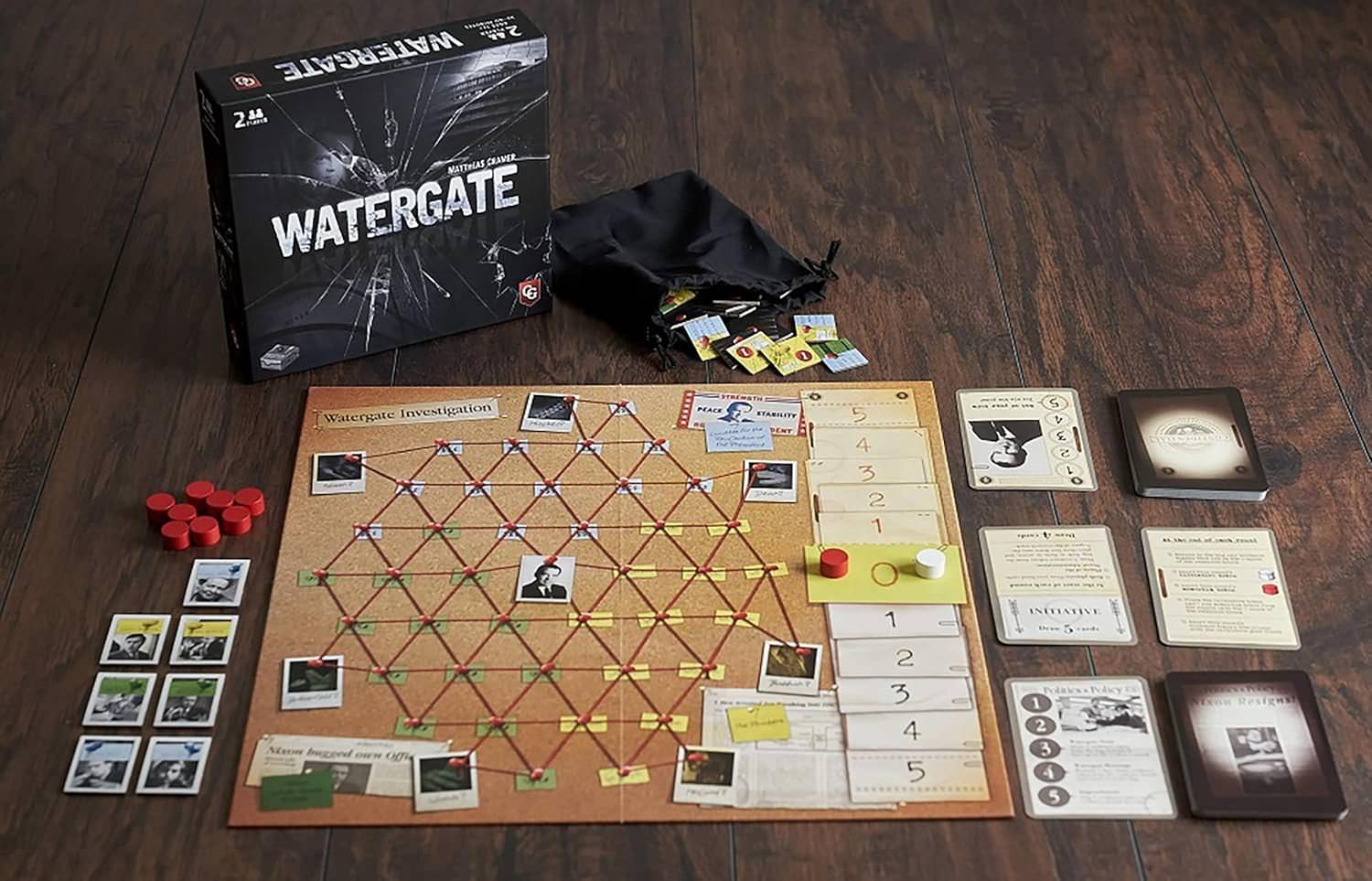 ボードゲーム Watergate 2人用戦略ゲーム 歴史的スキャンダル 非対称型 カードドリブン 綱引きシステム 30-60分プレイ 12歳以上対象 英語表記 輸入英語版 - Trade Center