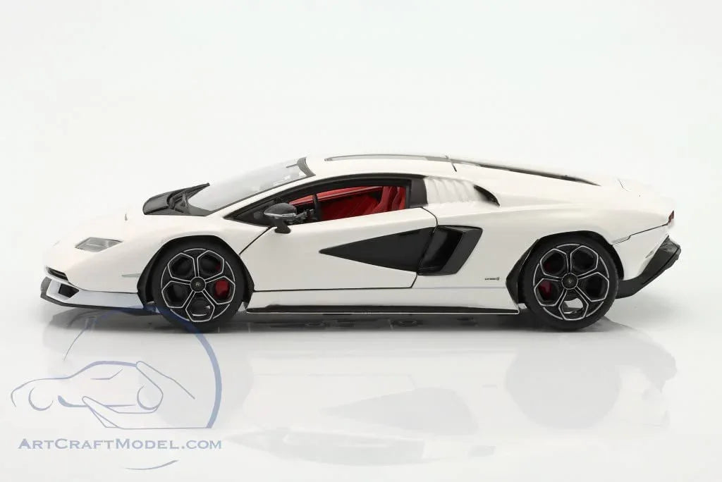 ダイキャストモデルカー ランボルギーニ カウンタック LPI 800-4 1/24スケール ランボルギーニ 洗練されたデザイン 精密なディテール 純白ボディカラー シザードア シャープなエッジ くさび形シルエット リアスラット ディフューザー