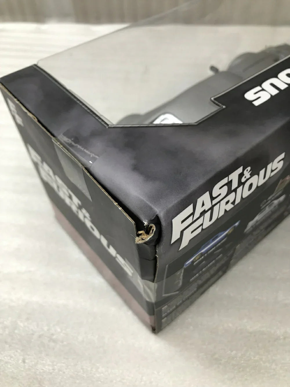 アウトレット品 ダイキャストミニカー ダッジ アイスチャージャー 1968年式ワイルドスピード シリーズ 主人公ドミニク 愛車 精巧再現 大径ホイール オーバーフェンダー エアロパーツモデルステアリングインテリアコレクション撮影用