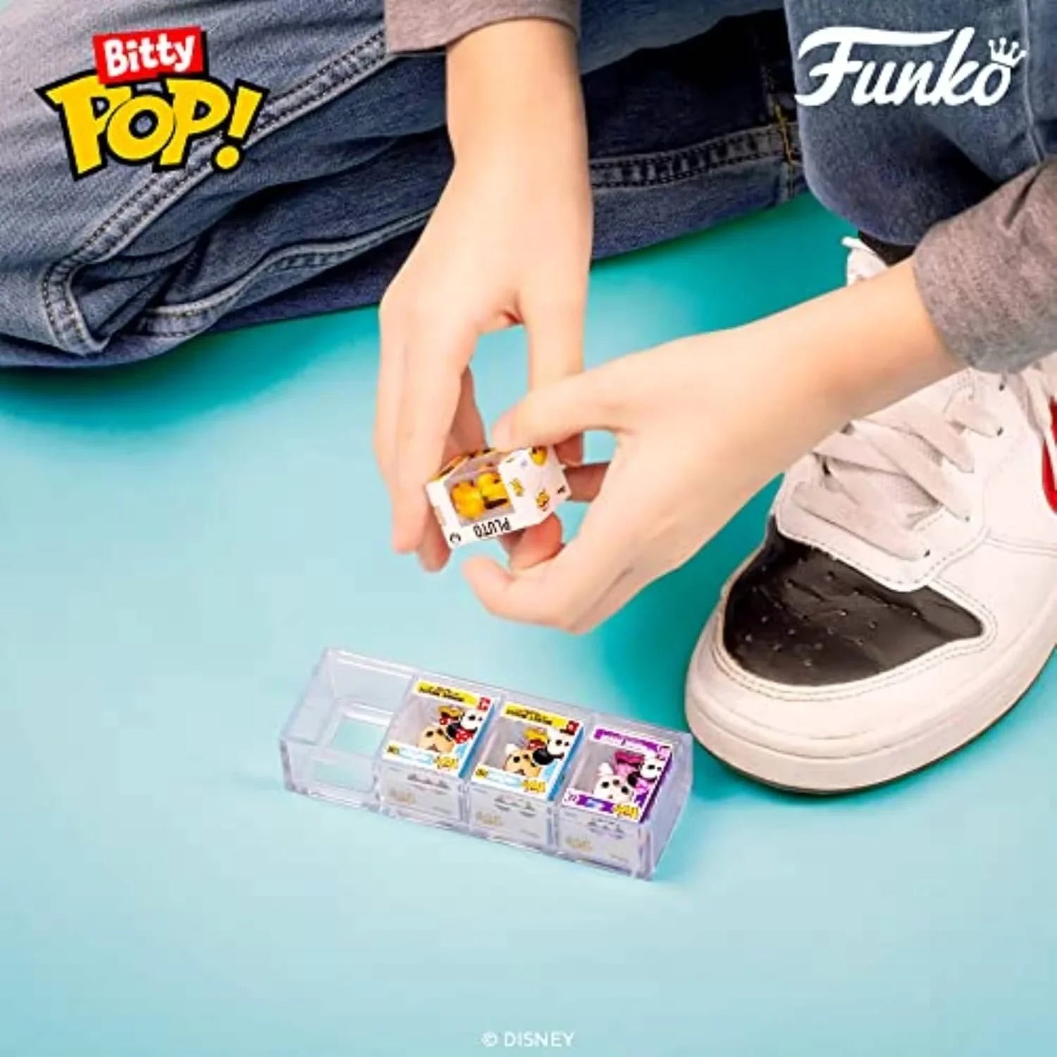 フィギュア ディズニー ミッキーマウス ミニーマウス プルート ミステリーフィギュア Funko Bitty POP 新シリーズ 小型 4パック 高品質 彩色 透明ハードアクリルケース 安定展示 積み重ね可能 ミニチュアコレクション